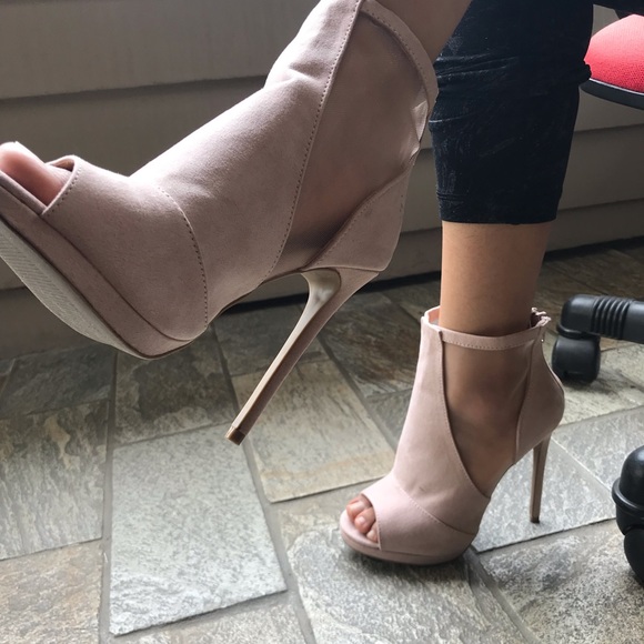 New blush booties last one size 7 - Picture 4 of 8